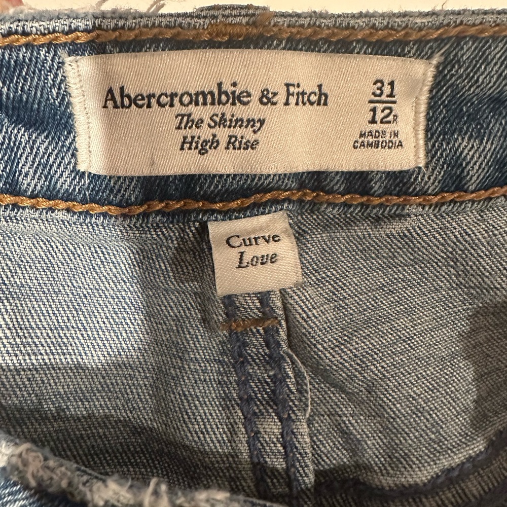 Abercrombie & Fitch High Rise Distressed Blue Jeans - Picture 6 of 7
